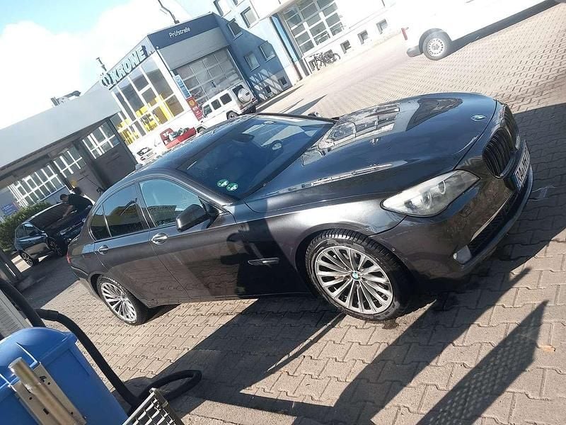 Gebraucht BMW 750 408 PS (300 kW) 2009 Limousine