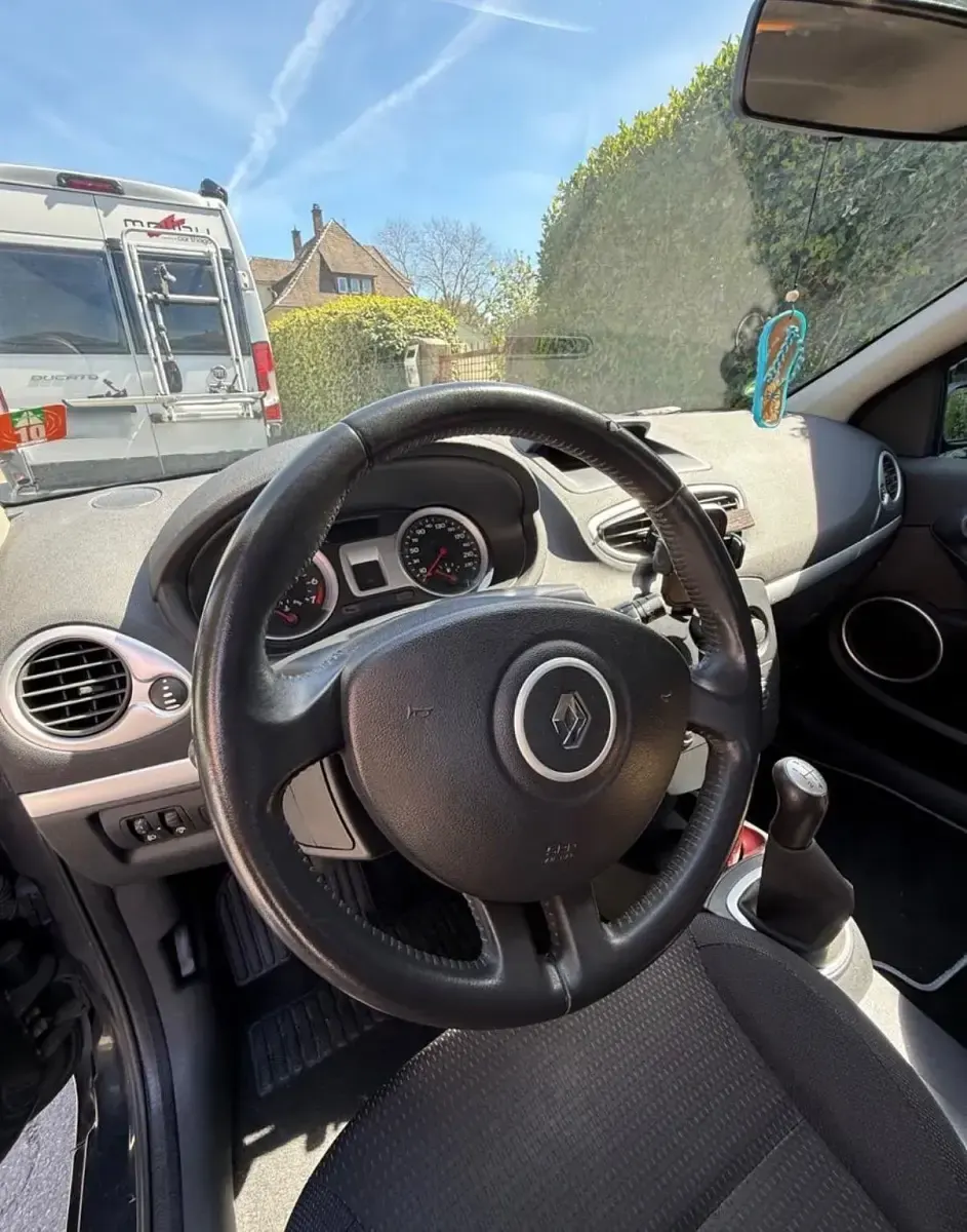 Gebraucht Renault Clio 75 PS (55 kW) 2005 Grau Kleinwagen