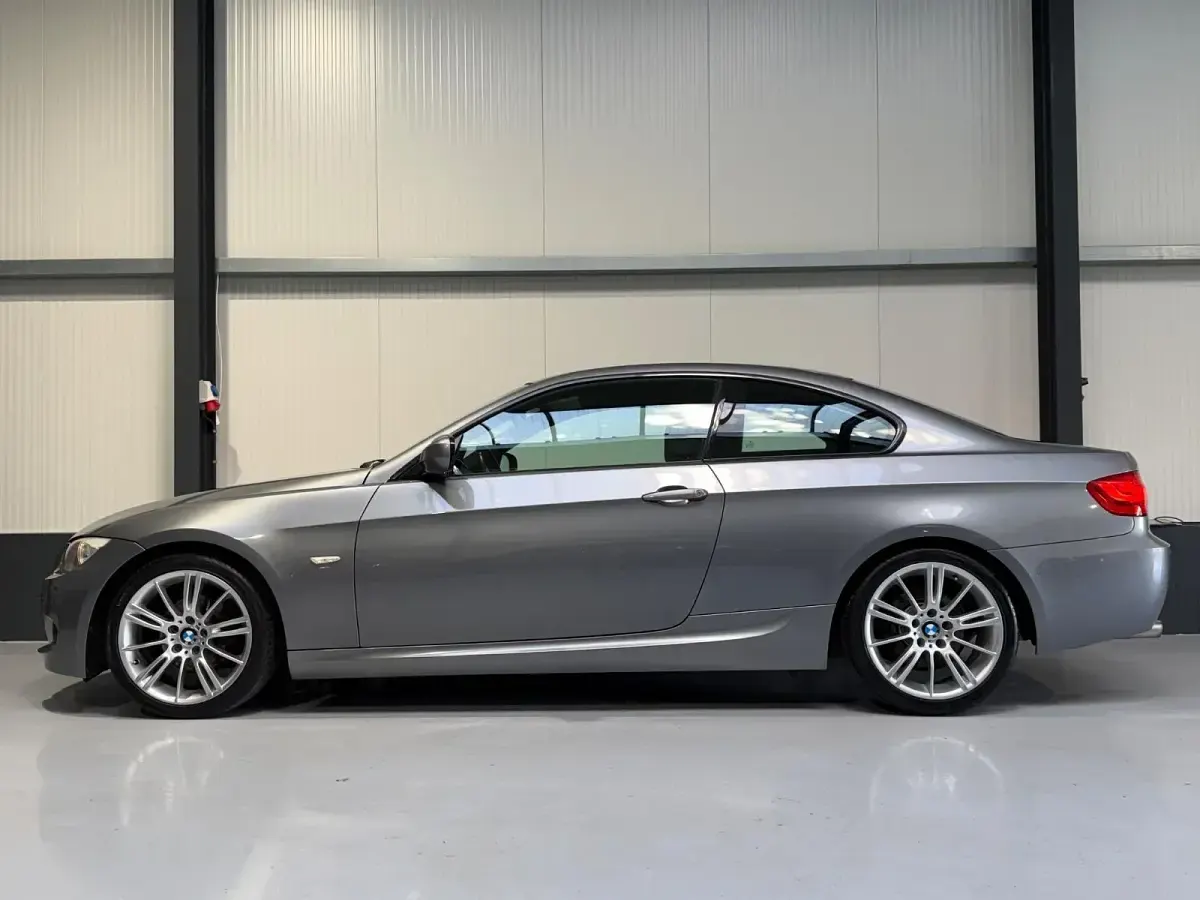 Gebraucht BMW 320 M Sport 170 PS (125 kW) 2011 Grau Coupé