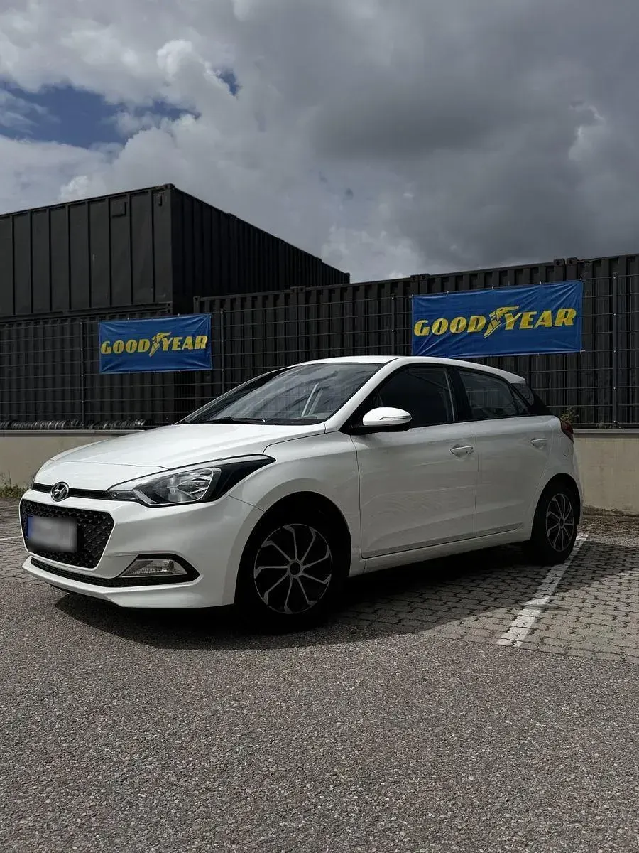 Gebraucht Hyundai i20 GO! 75 PS (55 kW) 2017 Weiß Kleinwagen