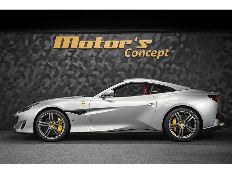 Second-hand Ferrari Portofino 600 CP (441 kW) 2018 Argintiu Cabrio