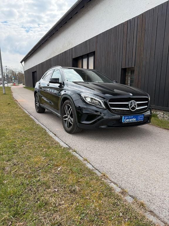 Gebraucht Mercedes GLA200 136 PS (100 kW) 2016 Schwarz SUV