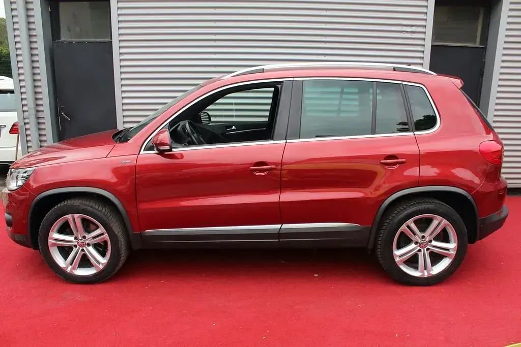 Gebraucht VW Tiguan LOUNGE 150 PS (110 kW) 2016 Rot SUV