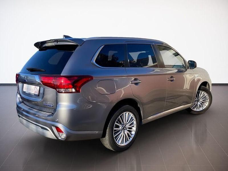 Gebraucht Mitsubishi Outlander P-HEV Edition 224 PS (164 kW) 2018 Platinumgrau SUV