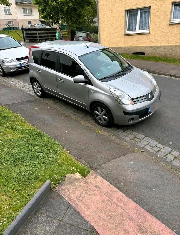 Grau Gebraucht 2006 Nissan Note Acenta Van / Kleinbus | 3.750 € (Fairer Preis) - Bild 1/4