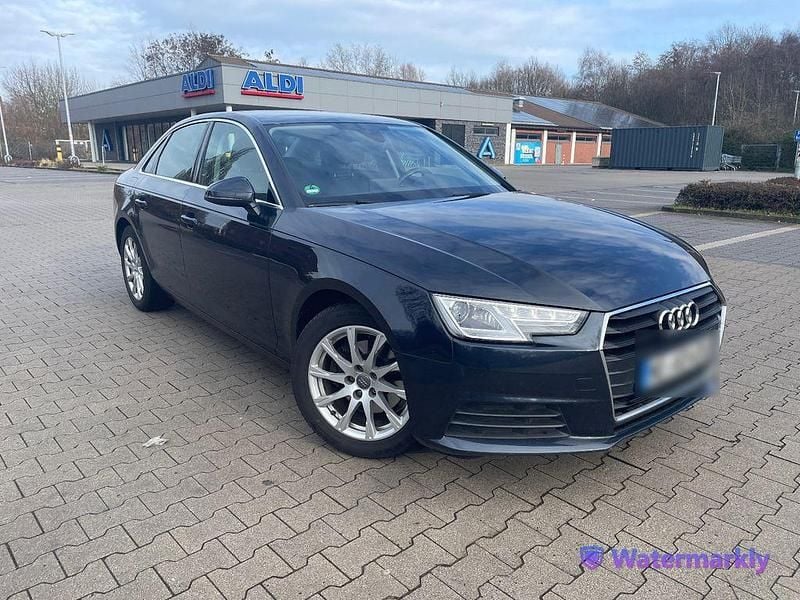 Blau Gebraucht 2018 Audi A4 Limousine | 17.700 € (Guter Preis) - Bild 1/4