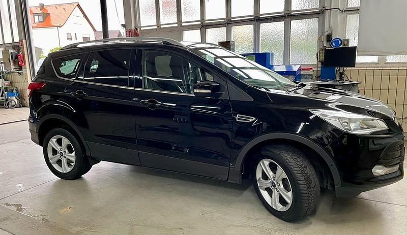Schwarz Gebraucht 2016 Ford Kuga Titanium SUV | 10.900 € (Guter Preis) - Bild 1/4