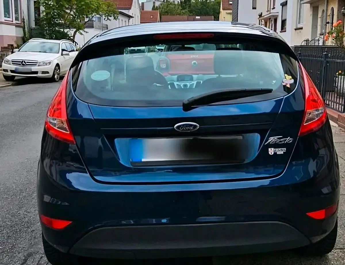 Gebraucht Ford Fiesta 60 PS (44 kW) 2012 Blau Kleinwagen