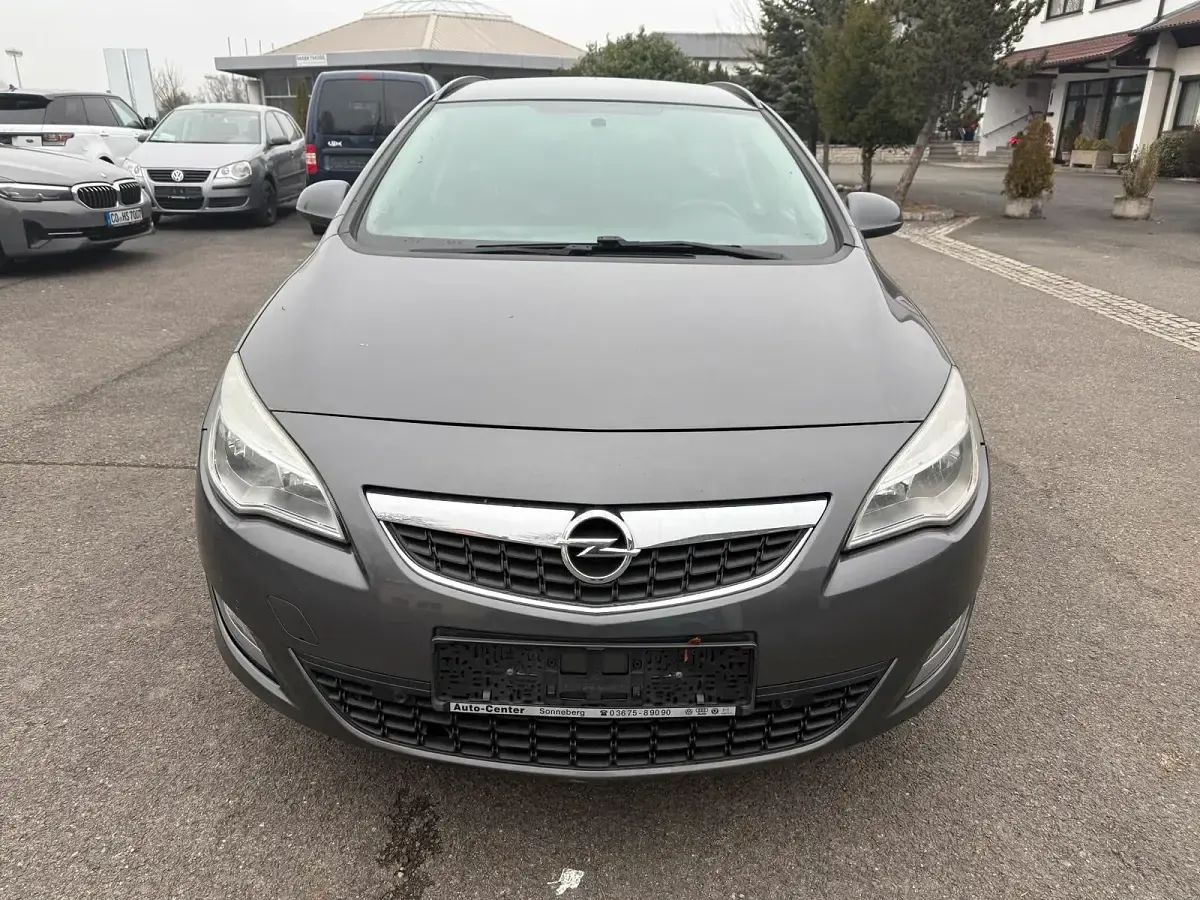 Gebraucht Opel Astra 179 PS (131 kW) 2011 Braun Kombi