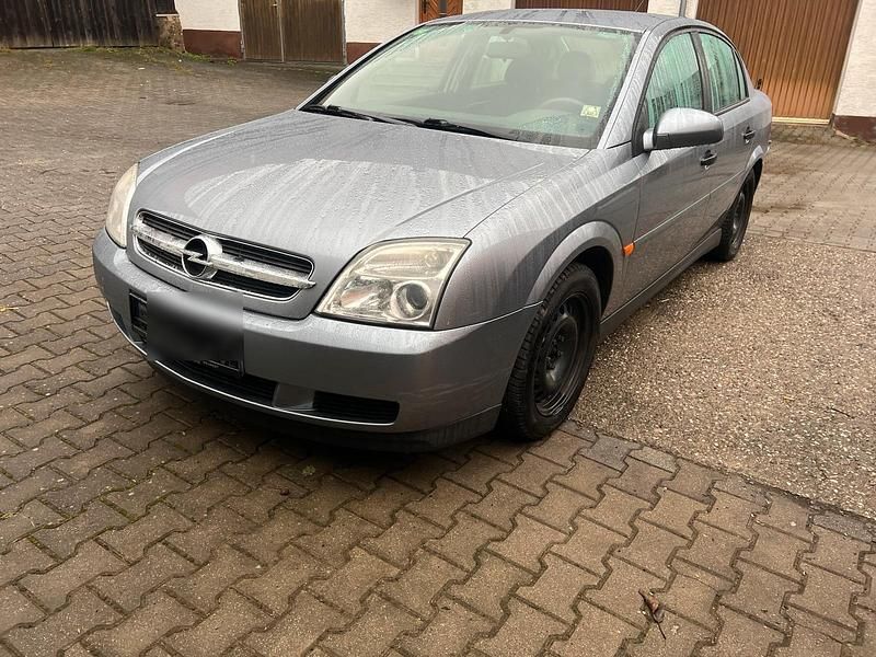 Grau Gebraucht 2004 Opel Vectra Limousine | 1.500 € (Fairer Preis) - Bild 1/4