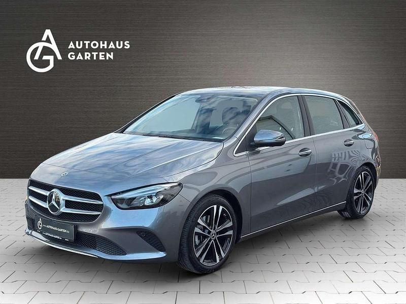 Mountaingrau Gebraucht 2020 Mercedes 200 Edition 1 Limousine | 24.950 € (Guter Preis) - Bild 1/4