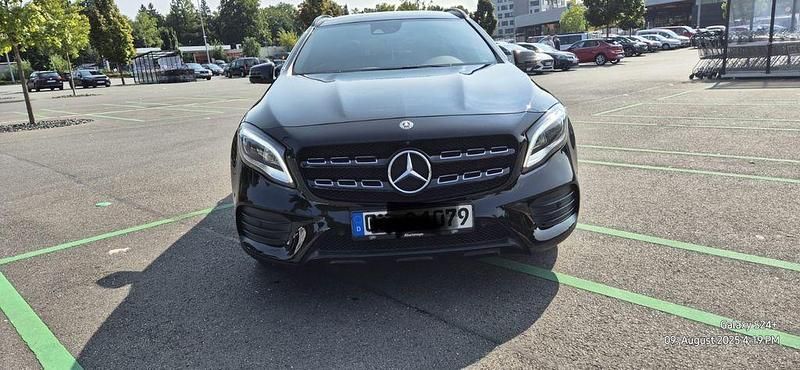 Schwarz Gebraucht 2017 Mercedes GLA250 AMG SUV | 27.900 € (Teuer) - Bild 1/4