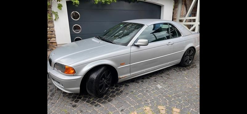 Silber Gebraucht 2001 BMW 320 Cabriolet Cabrio | 5.500 € - Bild 1/4