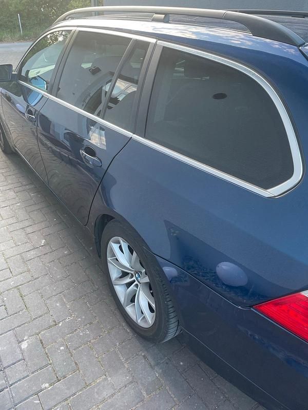 Blau Gebraucht 2009 BMW 520 Kombi | 3.499 € (Fairer Preis) - Bild 1/4