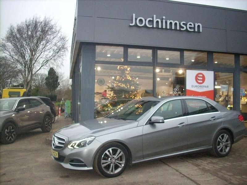 Palladiumsilber metalliclack Gebraucht 2013 Mercedes E200 Limousine | 17.490 € (Fairer Preis) - Bild 1/4