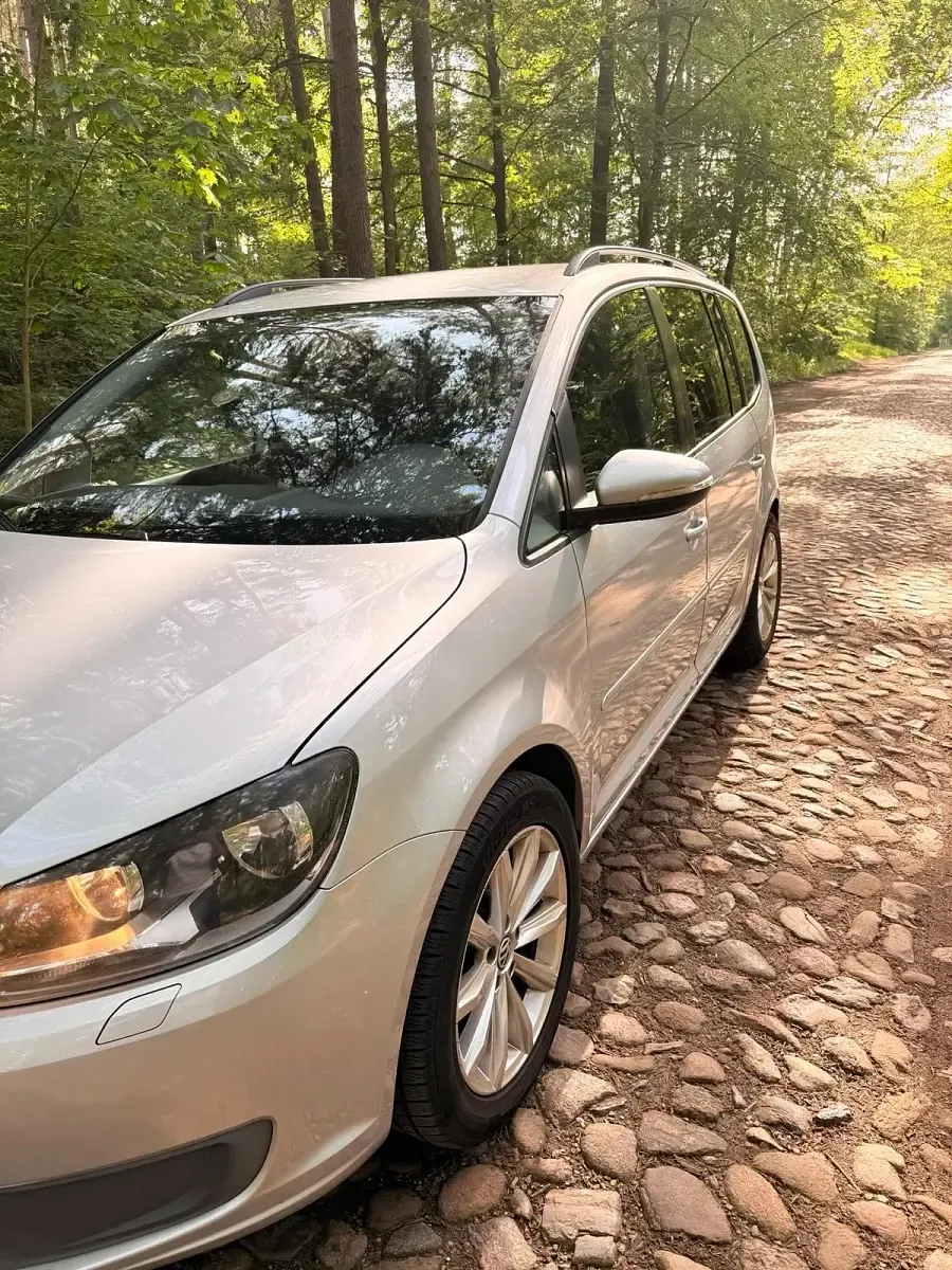 Gebraucht VW Touran 140 PS (102 kW) 2011 Grau Van / Kleinbus