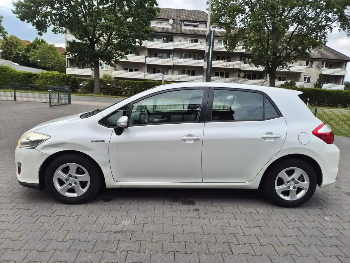 Gebraucht Toyota Auris 99 PS (72 kW) 2012 Weiß Limousine