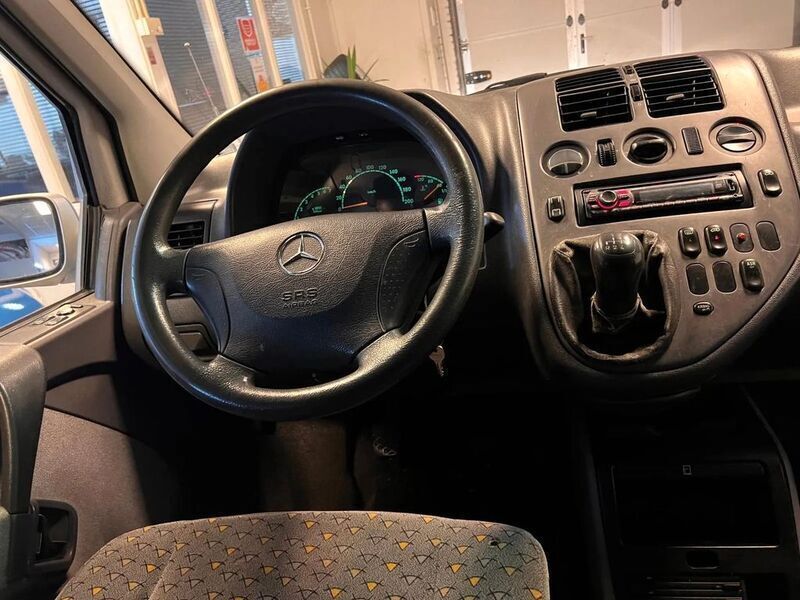 Gebraucht Mercedes V220 122 PS (89 kW) 2002 Silber Van / Kleinbus