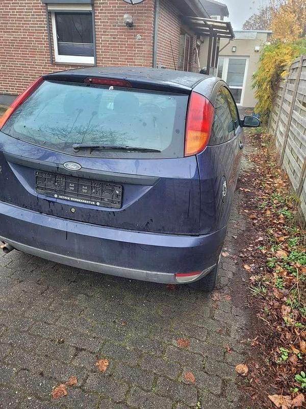 Usado Ford Focus Ambiente 101 CV (74 kW) 2001 Berlina