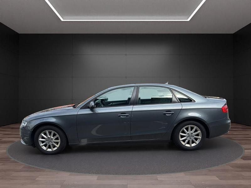 Gebraucht Audi A4 Attraction 120 PS (88 kW) 2015 Grau Limousine