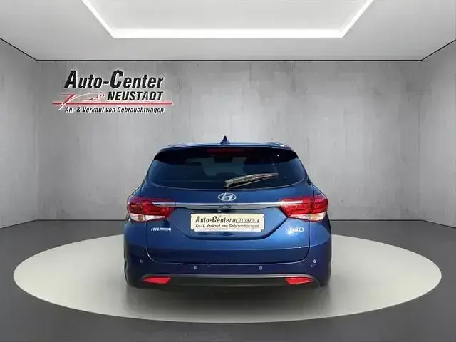 Gebraucht Hyundai i40 Space 135 PS (99 kW) 2018 Blau Kombi