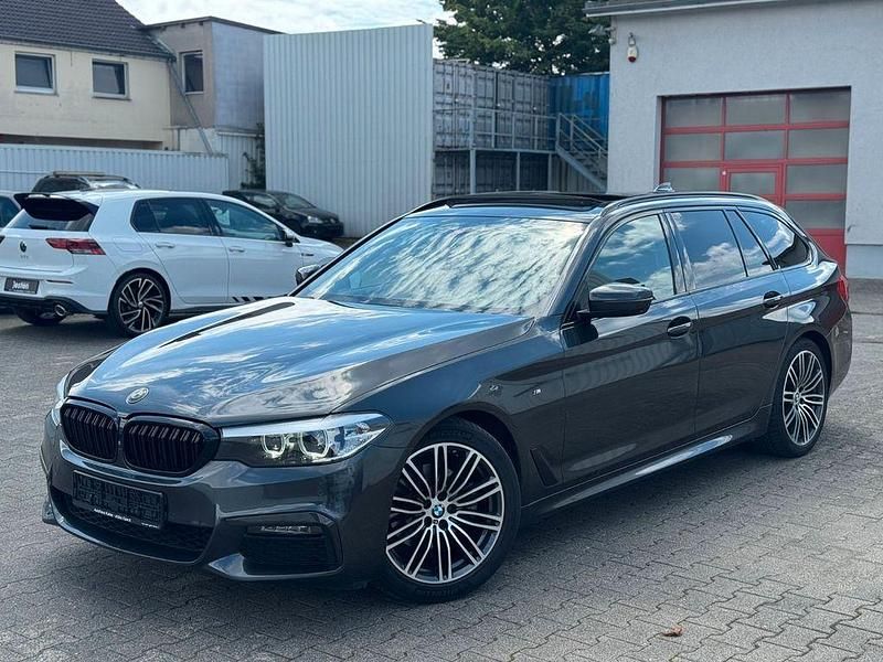 Grau Gebraucht 2019 BMW 520 M Sport Limousine | 22.999 € (Guter Preis) - Bild 1/4