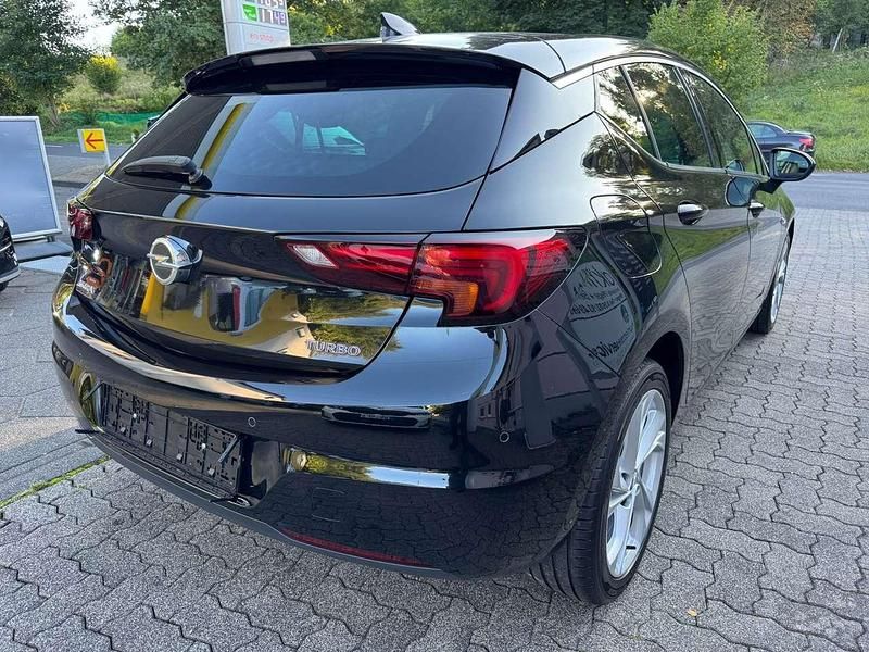 Gebraucht Opel Astra Dynamic 125 PS (91 kW) 2017 Schwarz Kleinwagen