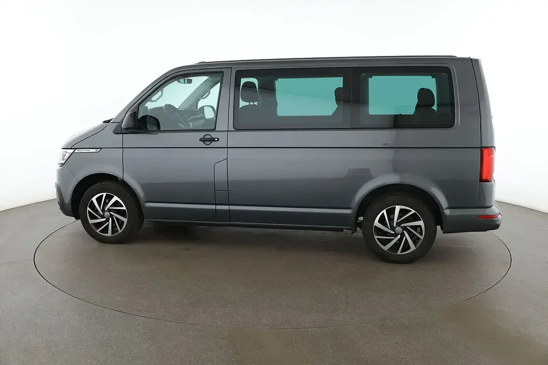 Gebraucht VW Multivan Trendline 150 PS (110 kW) 2020 Grau Van / Kleinbus