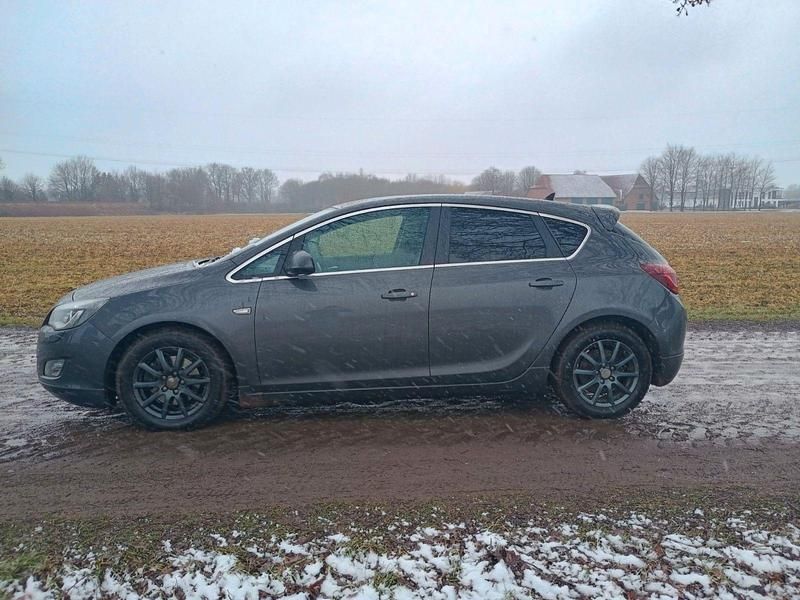 Gebraucht Opel Astra Sport 165 PS (121 kW) 2012 Grau Kleinwagen