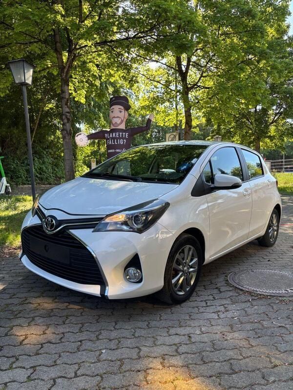 Weiß Gebraucht 2015 Toyota Yaris Kleinwagen | 7.800 € (Guter Preis) - Bild 1/4
