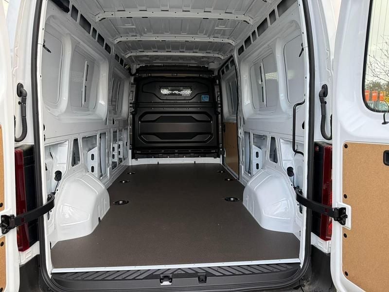 Gebraucht Renault Master 150 PS (110 kW) 2024 Weiß Van / Kleinbus