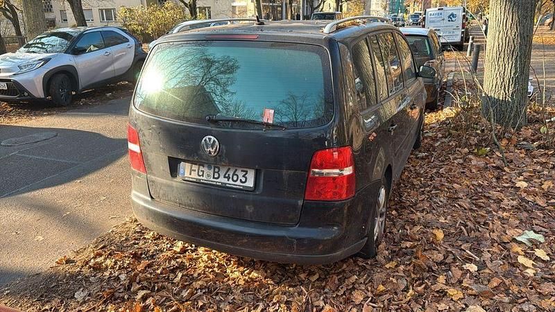 Schwarz Gebraucht 2007 VW Touran Trendline Van / Kleinbus | 1.100 € (Superpreis) - Bild 1/4