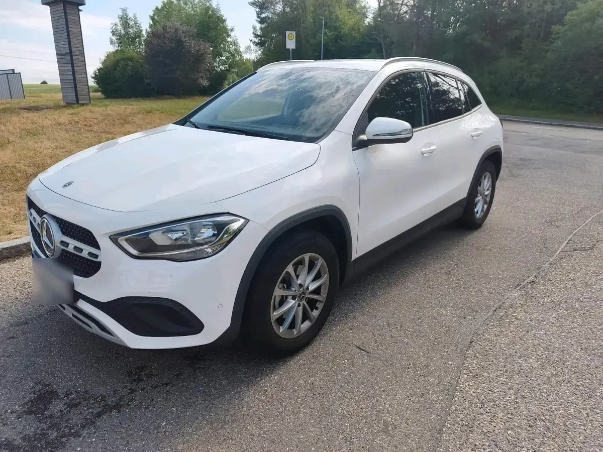 Gebraucht Mercedes GLA180 135 PS (99 kW) 2020 Weiß SUV