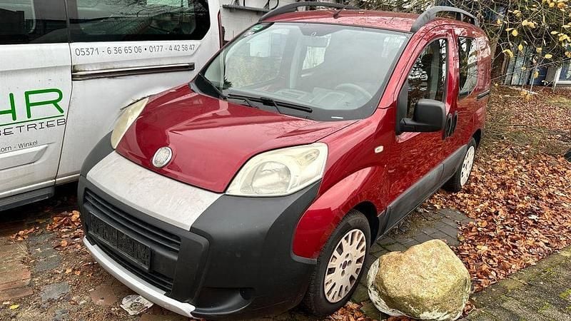 Gebraucht Fiat Fiorino 75 PS (55 kW) 2009 Rot Van / Kleinbus