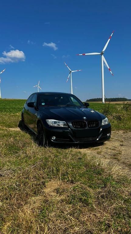 Schwarz Gebraucht 2011 BMW 330 Exclusive Limousine | 12.300 € (Fairer Preis) - Bild 1/4