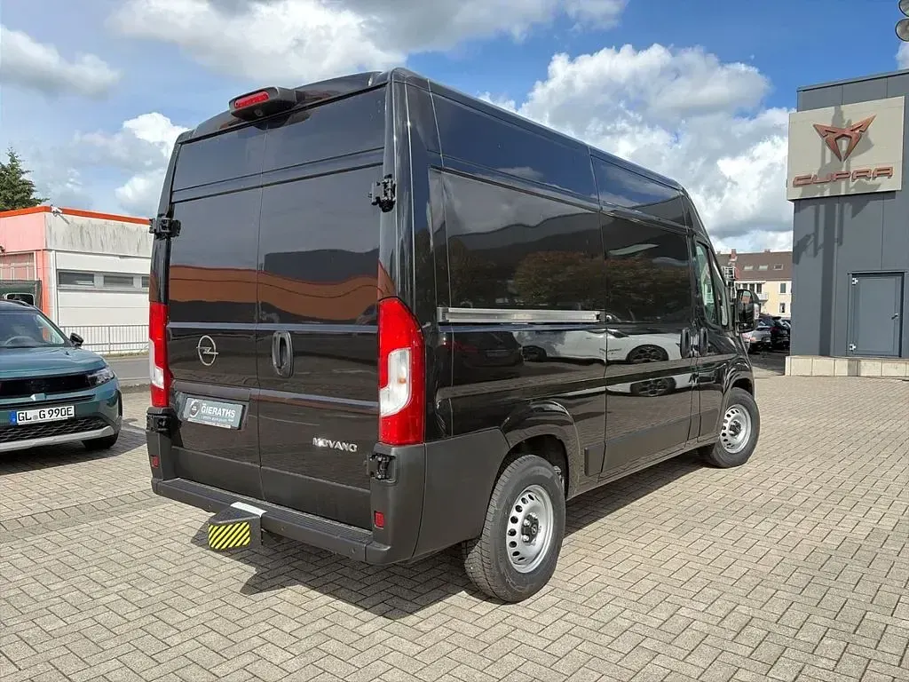 Neu Opel Movano 140 PS (102 kW) 2026 Grau Van