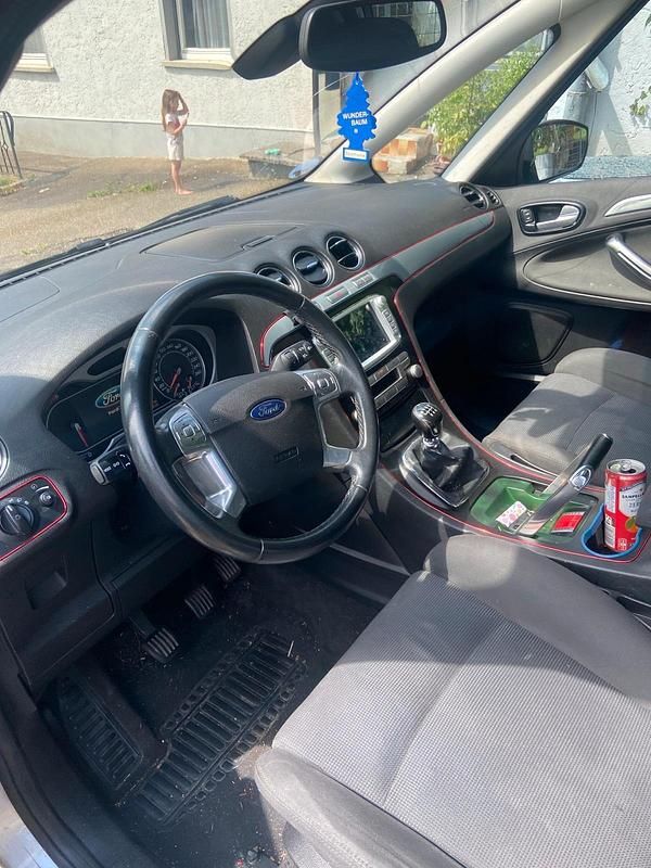 Silber Gebraucht 2008 Ford S-MAX Van / Kleinbus | 2.550 € (Fairer Preis) - Bild 1/4