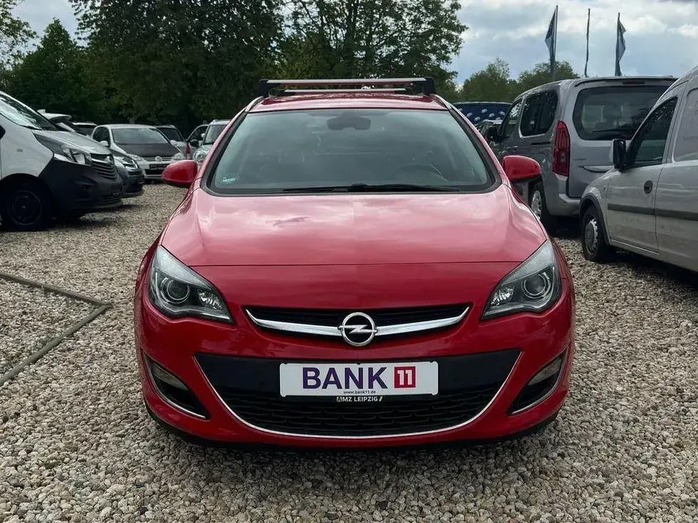 Gebraucht Opel Astra Innovation 101 PS (74 kW) 2013 Rot Kombi