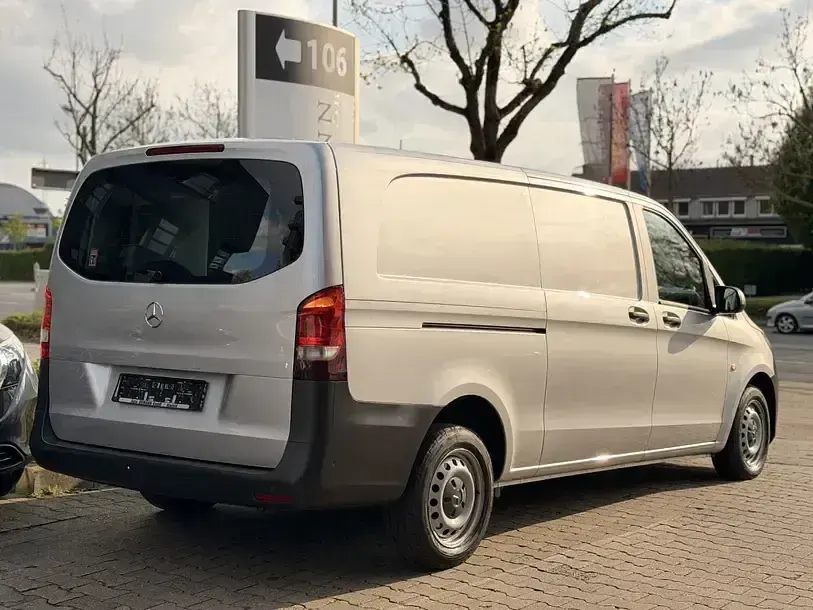 Gebraucht Mercedes Vito 136 PS (100 kW) 2020 Brillantsilber metallic Van