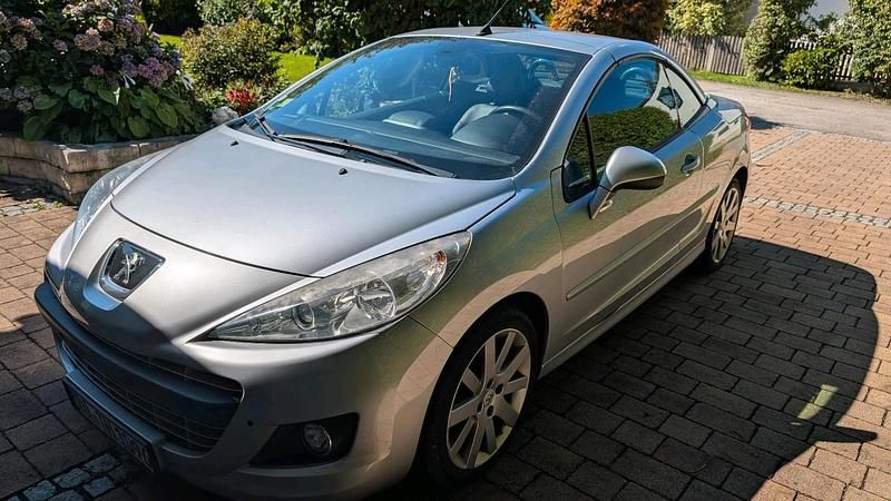 Silber Gebraucht 2013 Peugeot 207 CC Cabrio | 7.500 € (Teuer) - Bild 1/4