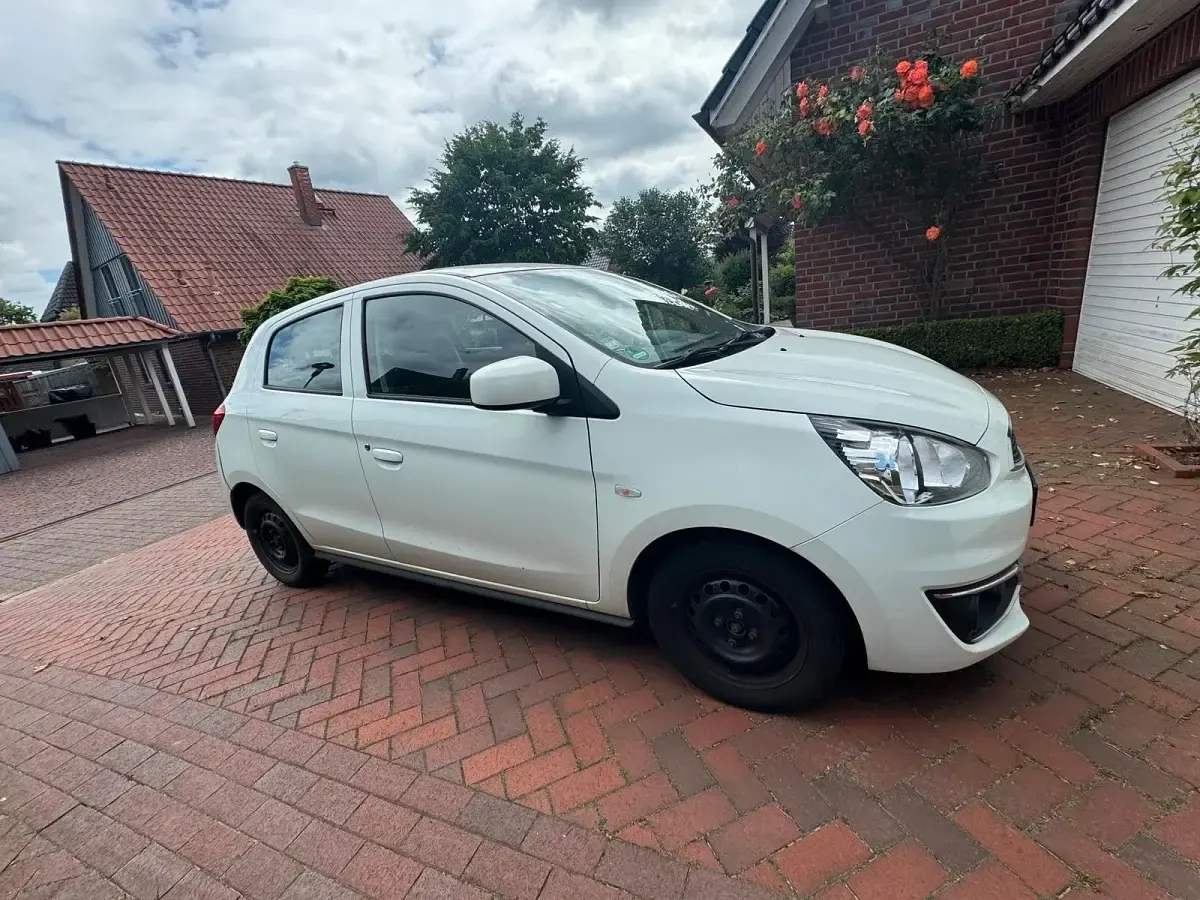Gebraucht Mitsubishi Space Star 69 PS (50 kW) 2018 Weiß Kleinwagen