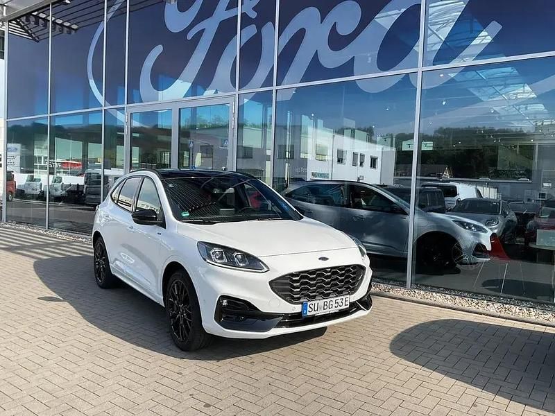 Lackierung solid "frostweiss" (weiß) weiß Gebraucht 2024 Ford Kuga ST-Line X SUV | 35.990 € (Fairer Preis) - Bild 1/4