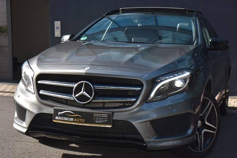 Grau Gebraucht 2017 Mercedes GLA220 AMG line SUV | 15.700 € (Guter Preis) - Bild 1/4