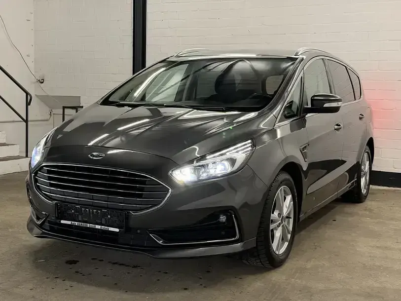 Gebraucht Ford S-MAX Titanium 150 PS (110 kW) 2022 Grau Van / Kleinbus