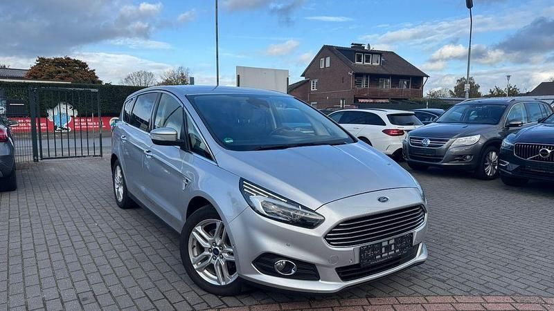Gebraucht Ford S-MAX Titanium 150 PS (110 kW) 2017 Silber Van / Kleinbus