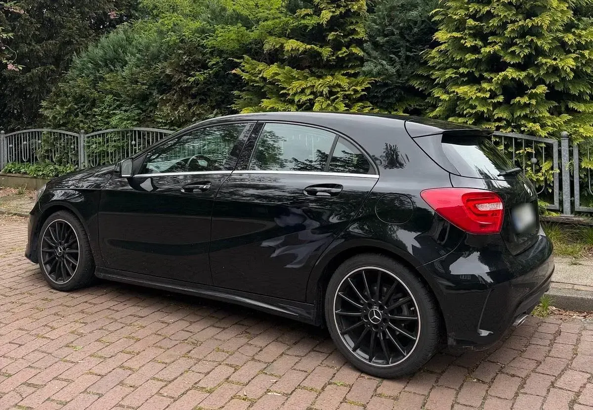 Gebraucht Mercedes A200 136 PS (100 kW) 2014 Schwarz Kleinwagen