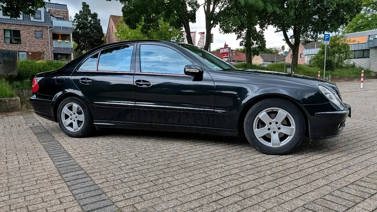 Gebraucht Mercedes E280 Avantgarde 231 PS (169 kW) 2005 Schwarz Limousine