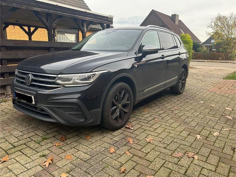 Schwarz Gebraucht 2022 VW Tiguan Allspace Life SUV | 31.400 € (Etwas zu teuer) - Bild 1/4