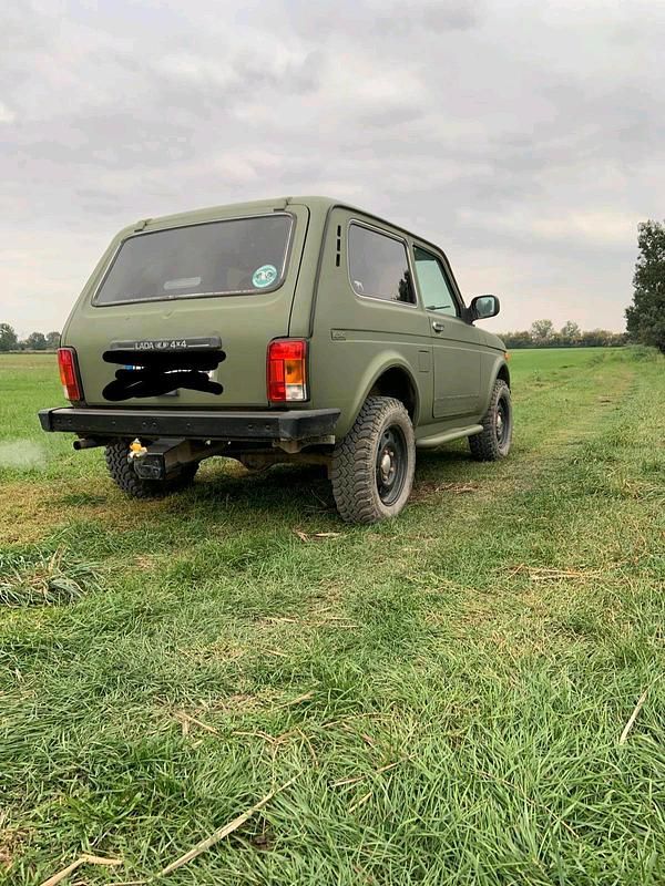 Grün Gebraucht 2009 Lada niva SUV | 3.500 € (Superpreis) - Bild 1/4