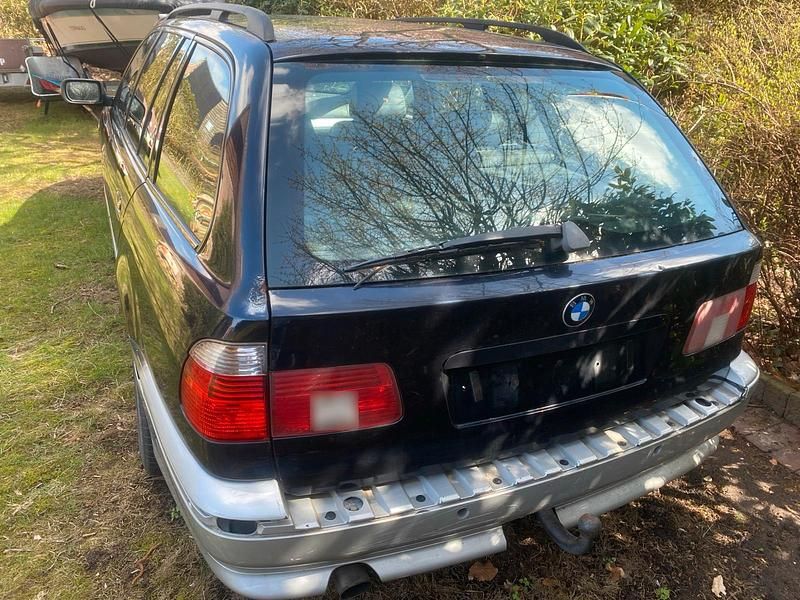 Gebraucht BMW 525 192 PS (141 kW) 2001 Schwarz Kombi